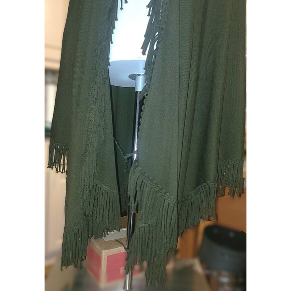 COLDWATER CREEK Fringe Knit Wrap Shawl Sage Green Cape Poncho One Size Brand NEW - Picture 9 of 16